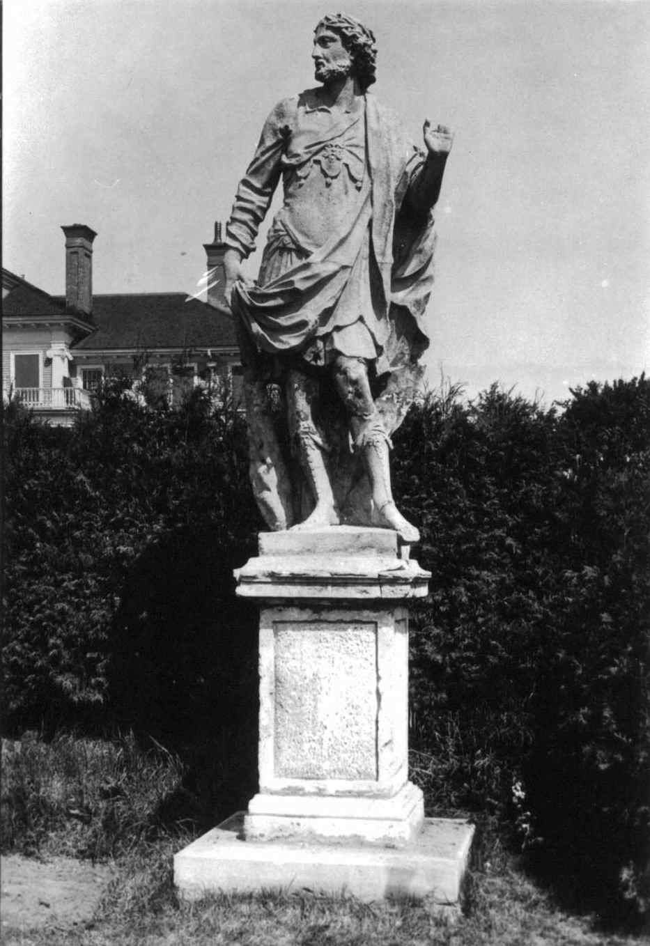 MissingStatueHuntleywoodP1902 1910CMmeATHenderson